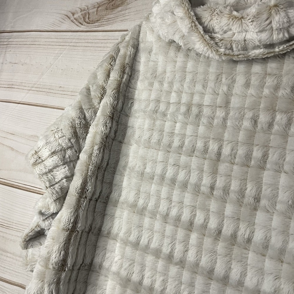 Cato‎ Faux Fur Poncho White-0002 - Picture 2 of 7